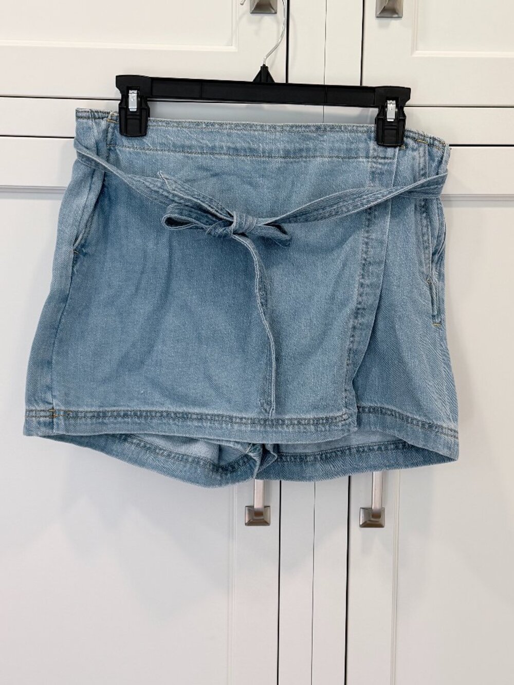Loft outlet denim skort, size 4 petite, nwt